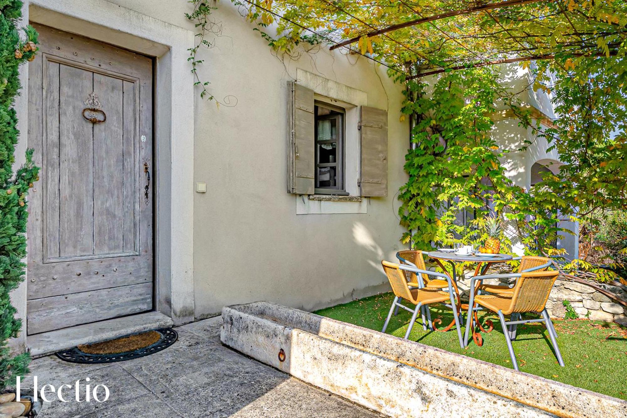 Residence Les Petitons Oppede Exterior photo